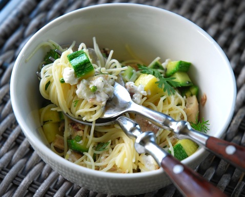 Zucchini and green coriander pasta