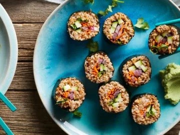 Zucchini-bulgur sushi with cilantro 