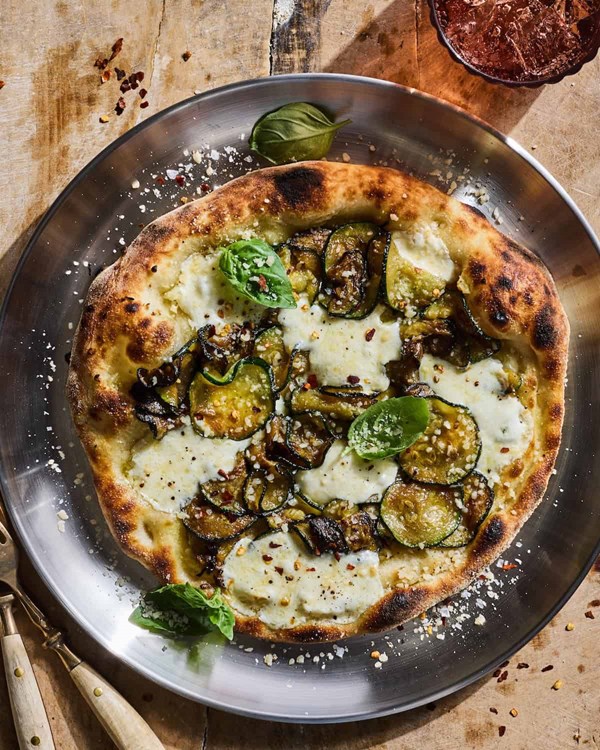 Zucchini cacio e pepe pizza
