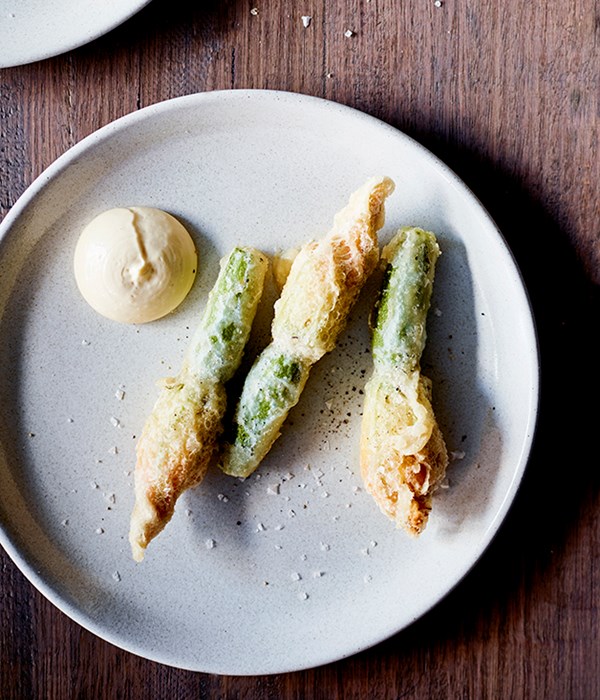 Zucchini flowers stuffed with almond purée and aïoli