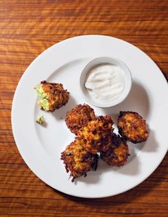Zucchini fritters (Mücver)