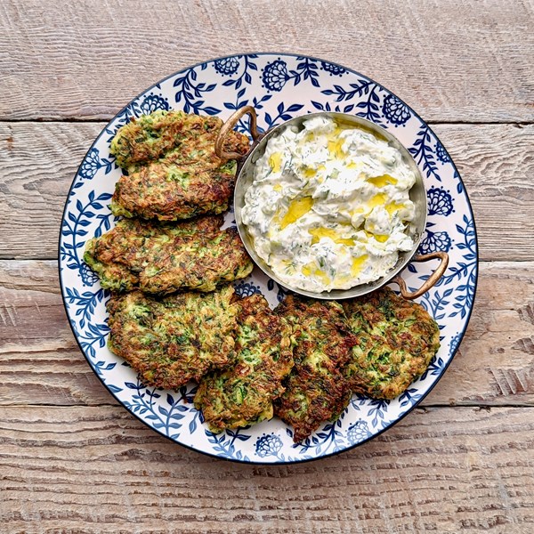Zucchini fritters (Mücver)