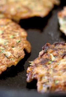 Zucchini fritters (Pitulitsi so zeleni tikvichki)
