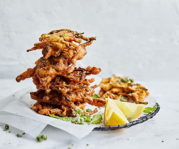 Zucchini fritters with mint and pecorino