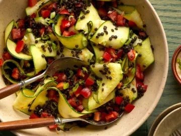 Zucchini-lentil salad with creamy turmeric dressing 