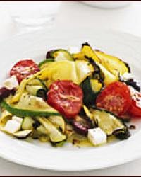 Zucchini pappardelle with tomatoes and feta
