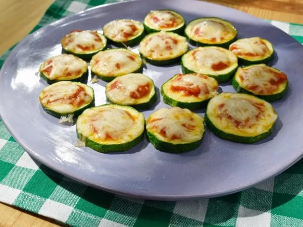Zucchini pizza bites