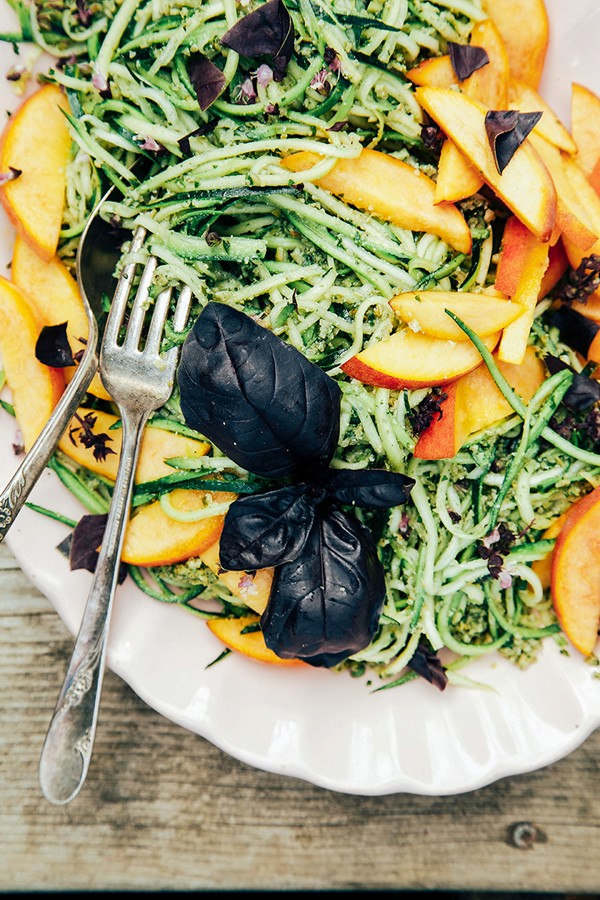 Zucchini spaghetti with nectarines and pumpkin seed pesto