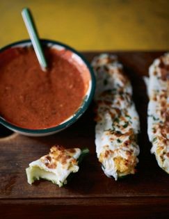 Zucchinis con queso y salsa roja