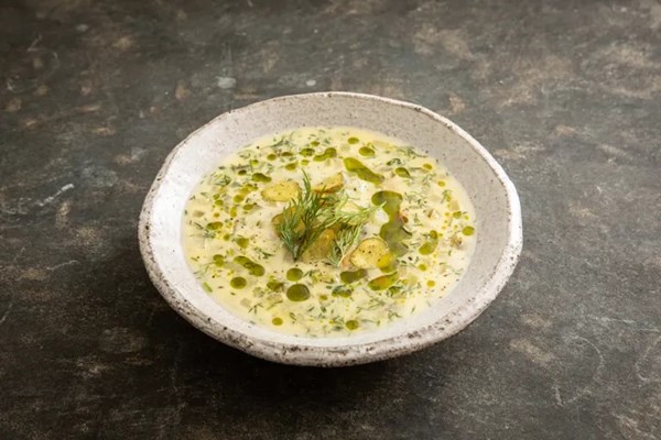 Zupa ogórkowa with dill oil